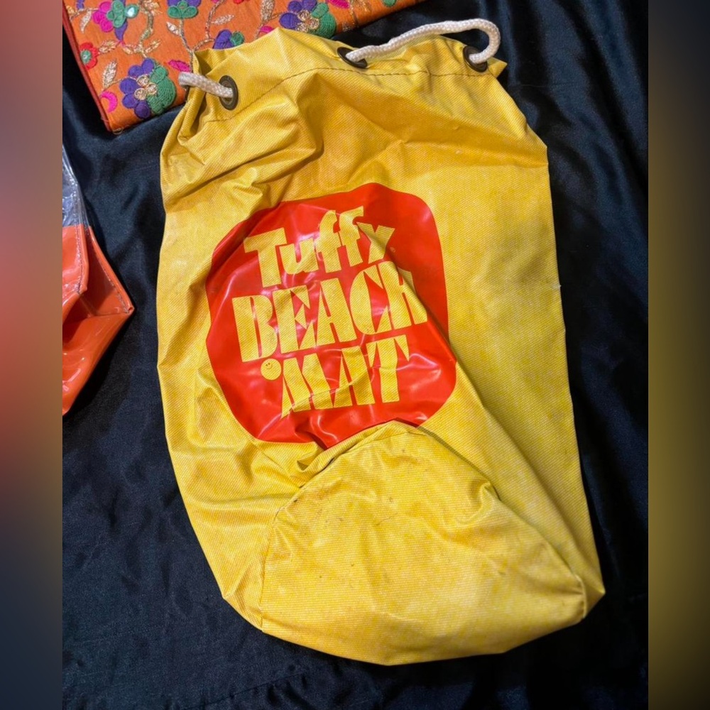 Super cute and colorful vintage bag collection !